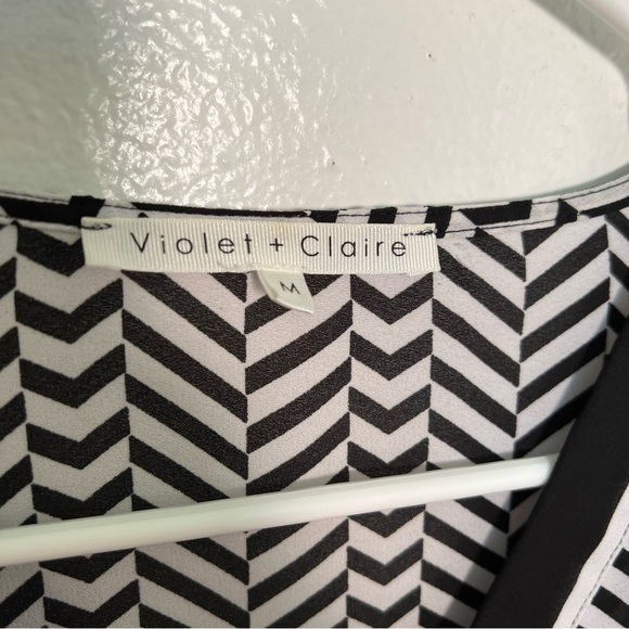 Violet & Claire V-Neck Blouse Black White Geometric - Picture 12 of 13